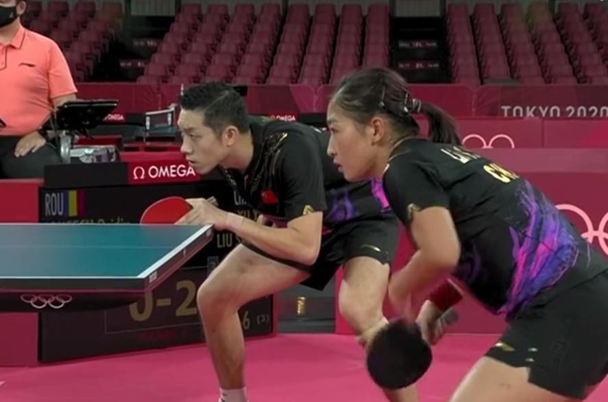 连丢赛点仍4-0进四强!许昕赛场怒吼,赛后给刘诗雯拿毛巾好暖
