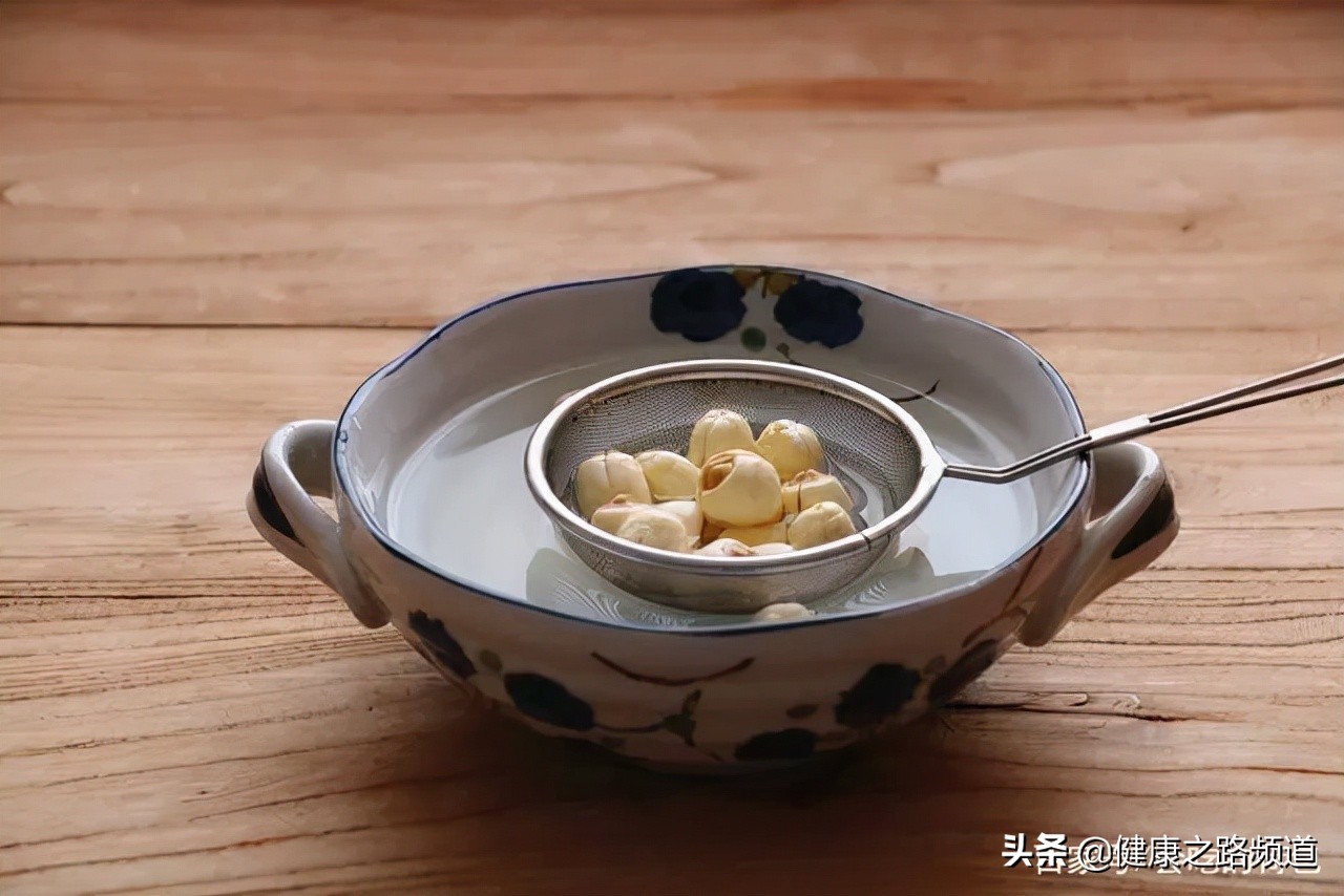 脾胃虚弱的人，湿气也很重，把5种食材煮一煮，脾胃慢慢好起来