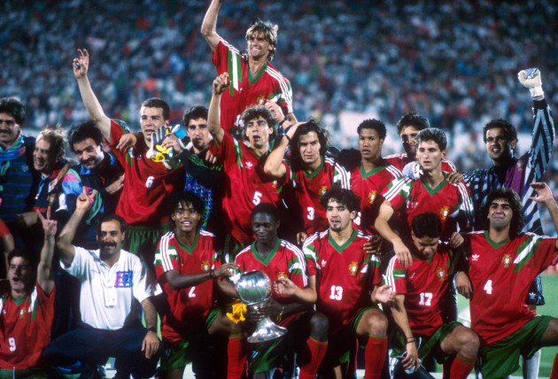 2016世界杯菲戈(路易斯.菲戈，2000年欧洲杯，葡萄牙“黄金一代”的谢幕演出)