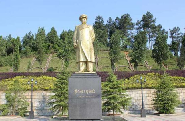 十大元帅墓地今何在？元帅们去世后都葬在了哪里？苍松翠柏掩忠魂