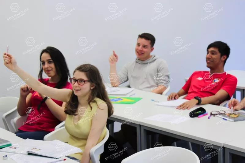 最地道的德语学习在德国~ 杜塞语言班，考试直通车