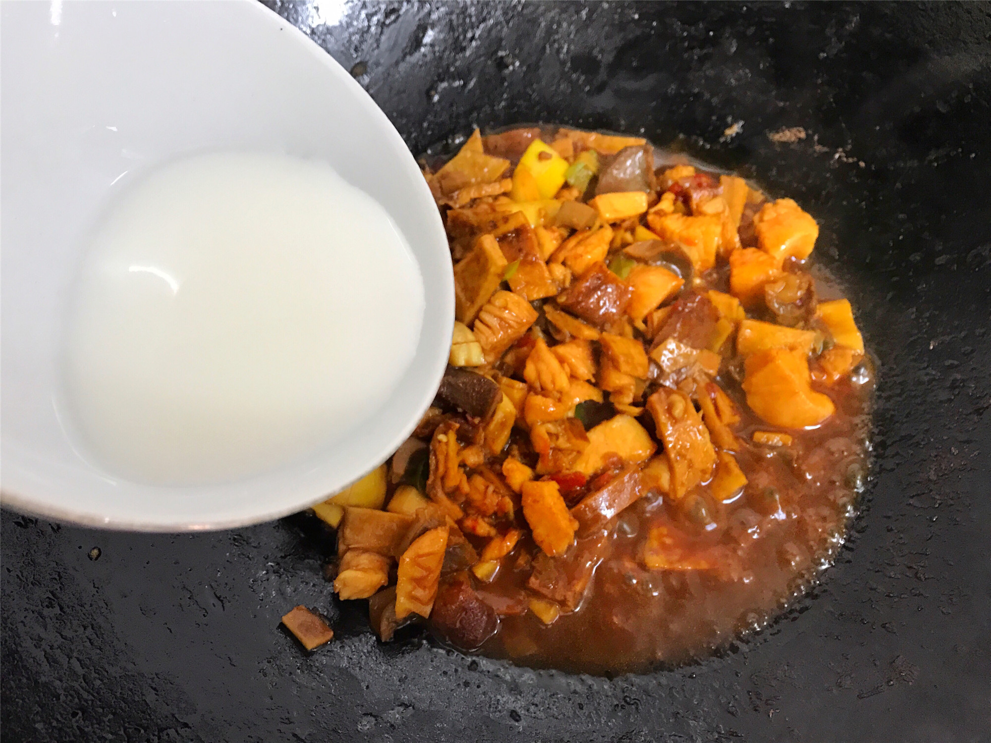百吃不厌的家常菜，比老干妈好吃下饭，咸甜鲜辣，一顿多吃两碗饭