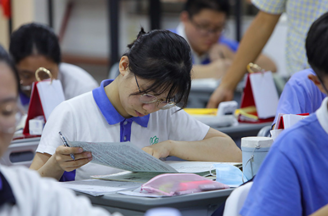 高考满分作文《我愿意》，被人民日报推荐，内容精彩且充满哲理