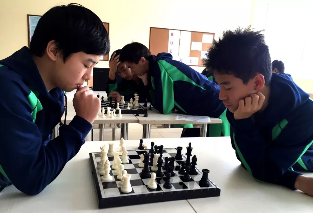 香港、青岛之后，这所英国百年名校4年来在成都遭遇了什么