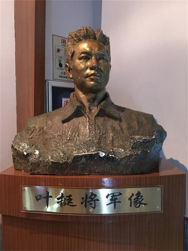 周恩来总理一生，为何四次痛哭？为父亲、为朋友、为人民