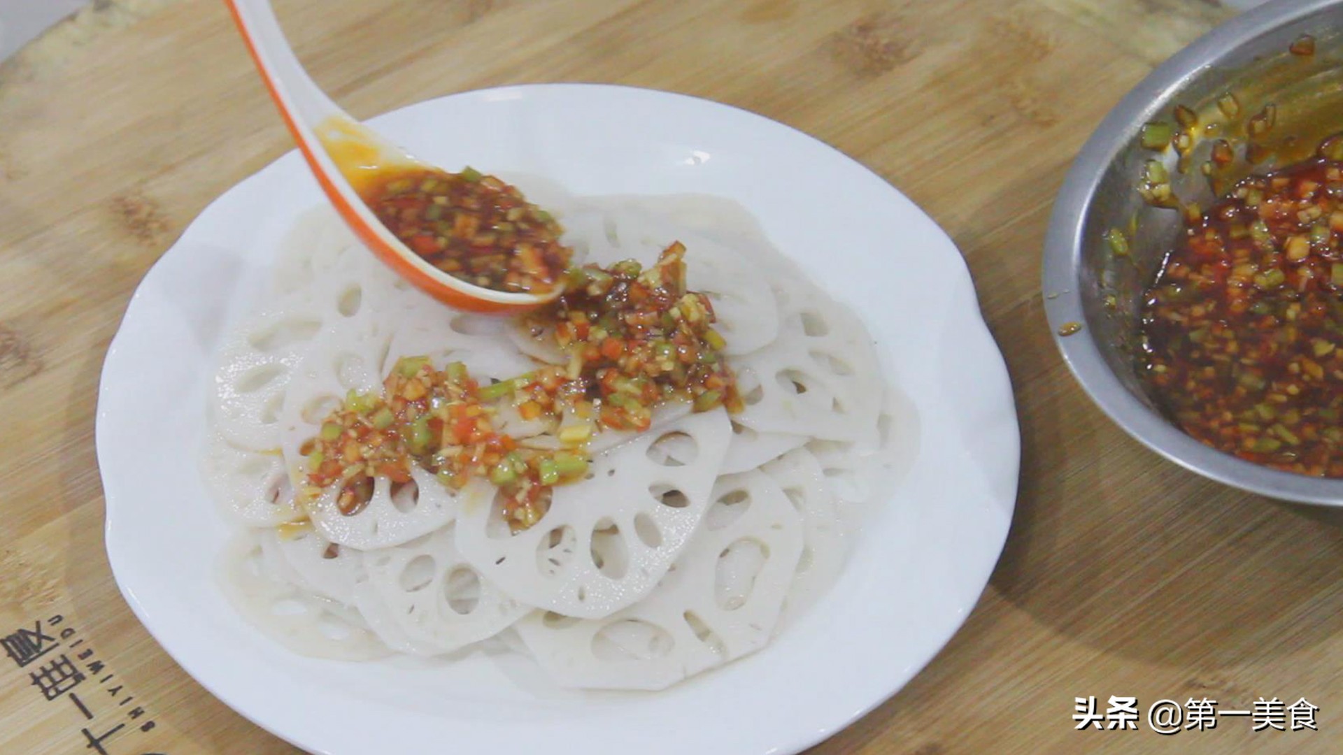 厨师长教你这样做，凉拌莲藕，清脆爽口不发黑，做法简单