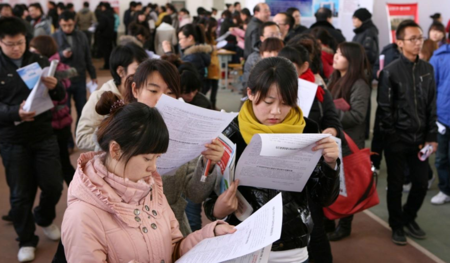 大学期间竞选班干部，不要错过这三个“职位”，选上有趣又有用