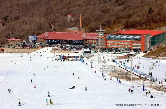 单板滑雪u型场地图(哈尔滨帽儿山高山滑雪场，滑雪发烧友驰骋的乐园)