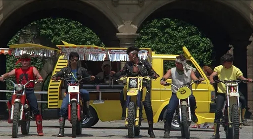 成龙拍戏下狠手惹恼宾尼,两人假打变真打,快餐车你不知道的事