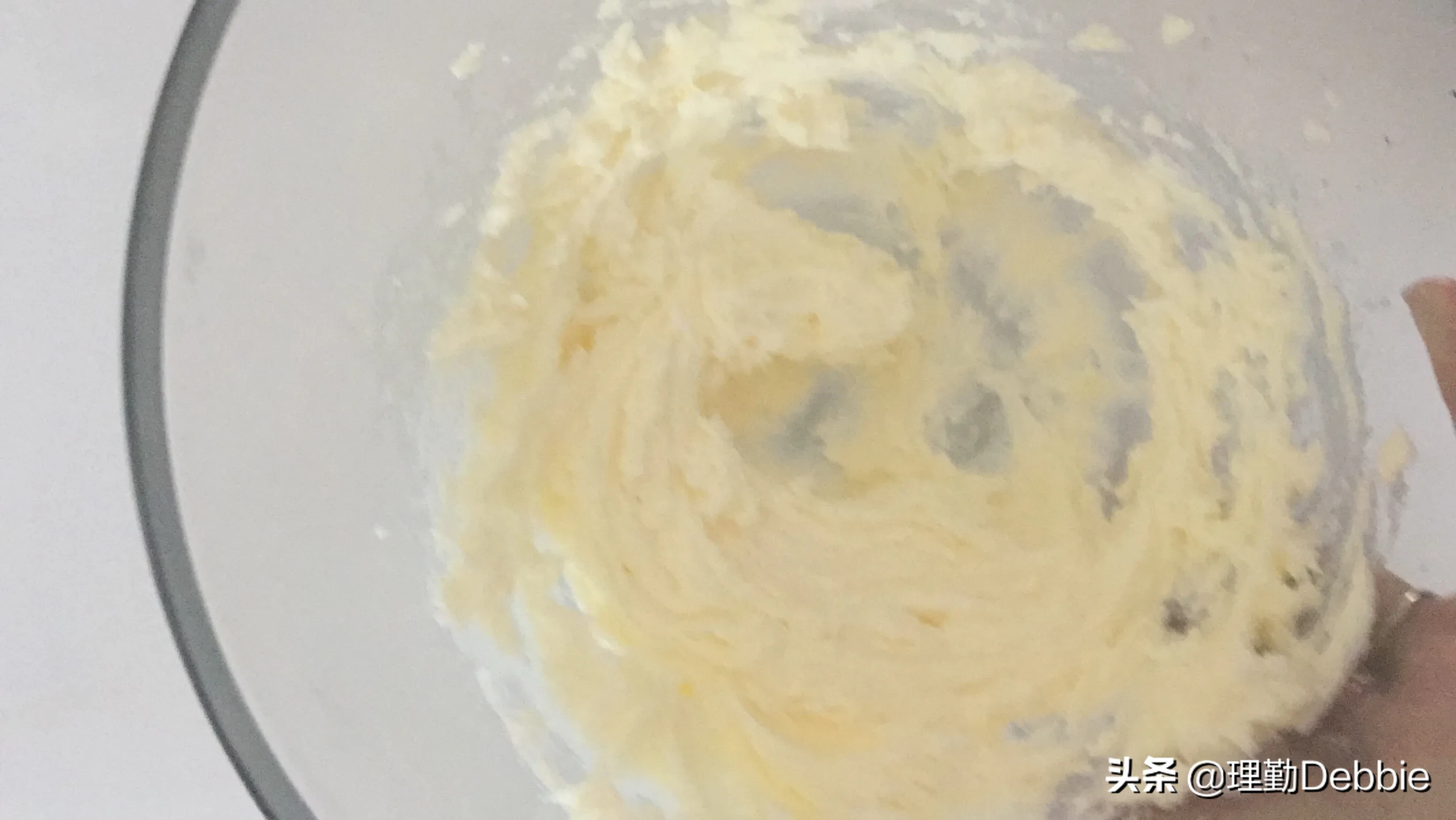 黄油的打发 烘焙入门必备 三个步骤完成 零失败做蛋糕秘诀大公开