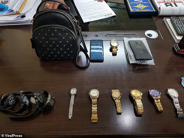 泰国48岁的女性选择了戴着金链子的外国男性游客，在酒店下偷了安眠药。