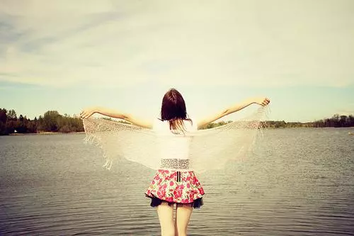 每日心情句子：人生就像骑单车，想保持平衡就得往前走