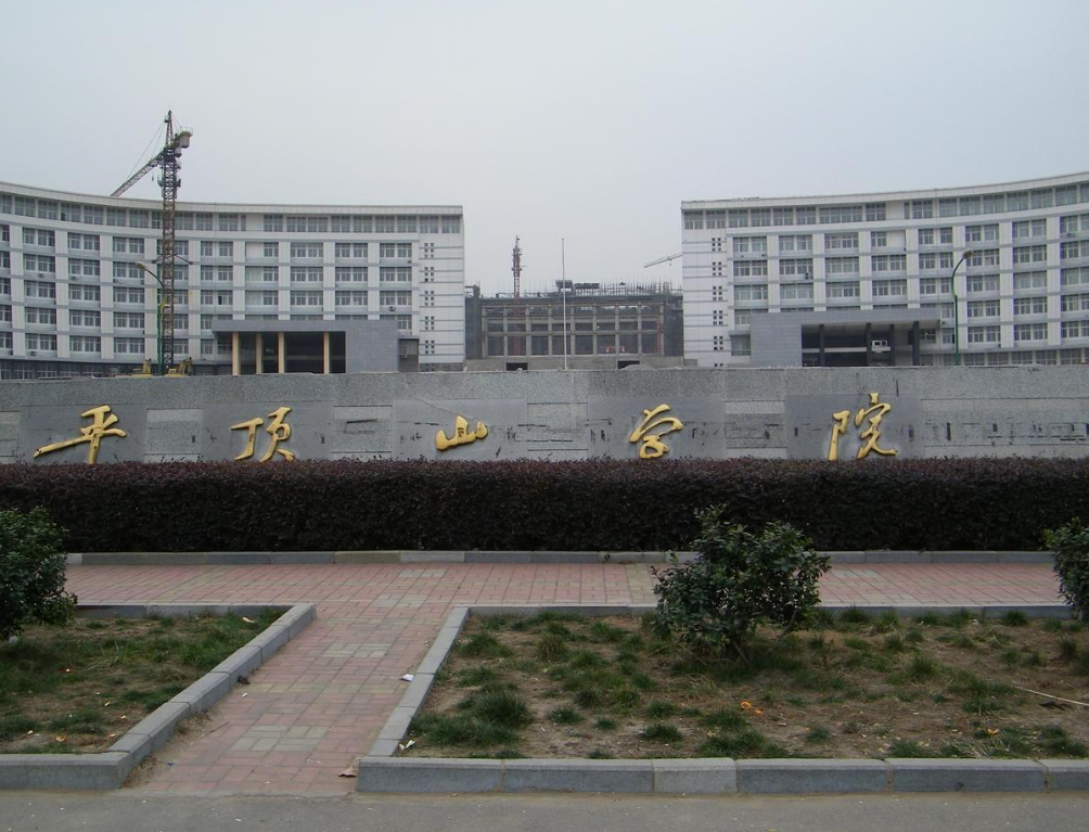 河南某大学宿舍“男女混住”，女学生父母很慌，学校的理由难接受