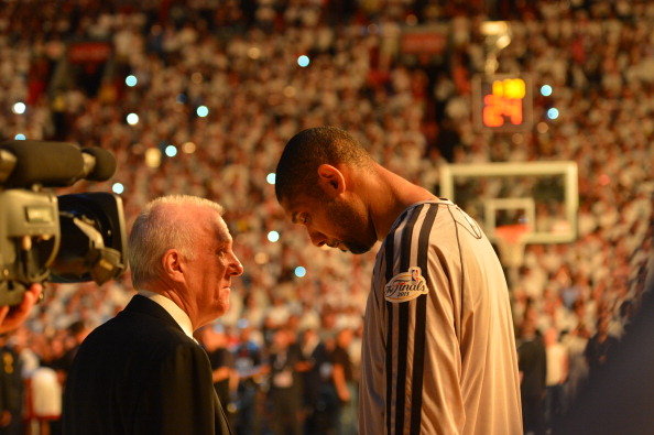 热火vs马刺预测(NBA预测：9连胜的马刺对上热火 圣城奔10连胜的势头挡不住啊)