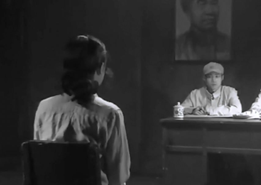 双枪女悍匪杀人如麻，落网后无人敢动，被枪决前获得特赦