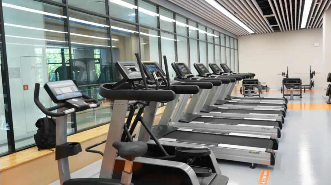 夏日运动好去处+1！江湾校区综合体育馆等你来！