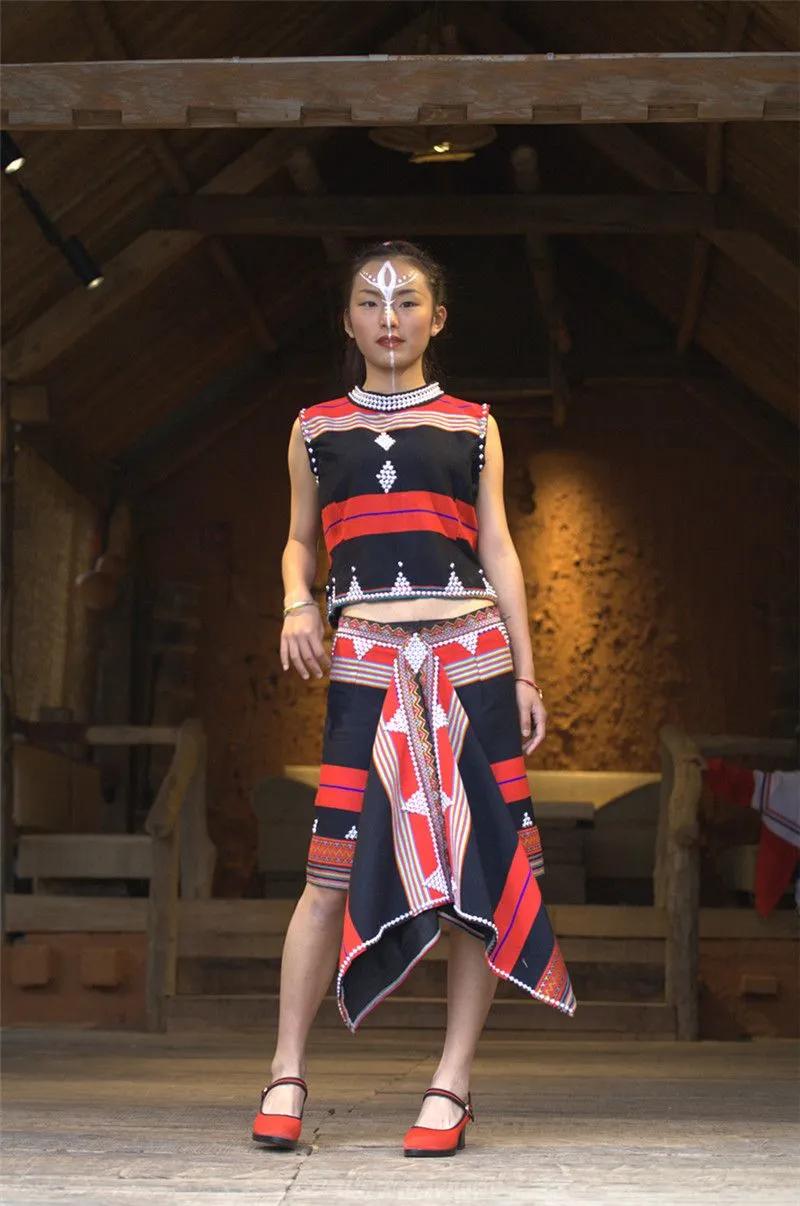 佤族服装图片(独特的佤族服装秀于思茅举行)