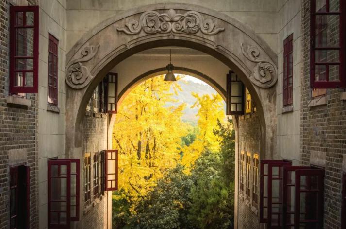 来最美大学，接受最好教育，成就最美人生！志愿填报选择武汉大学，就现在！