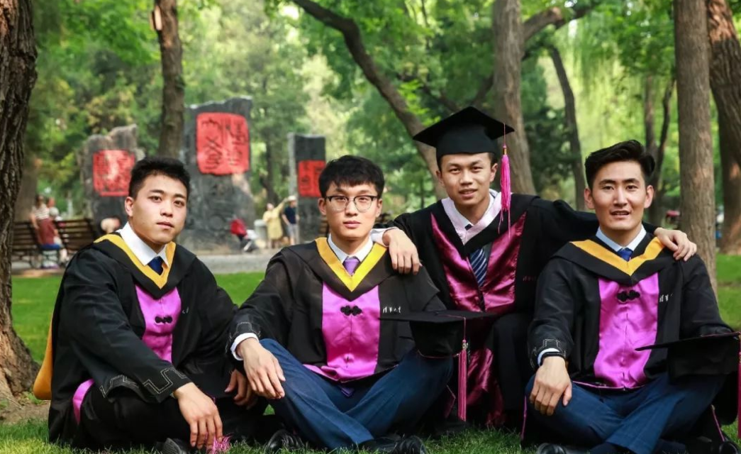 清华大学该有多“豪”？男大学生被吓到，直言：不愧是别人的学校