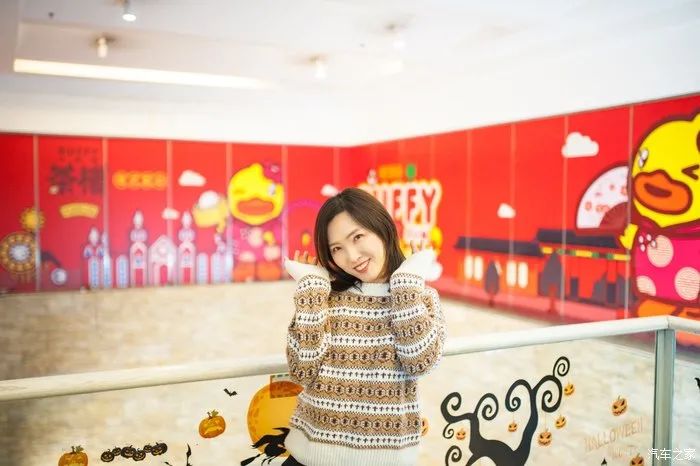 萌化少女心！驾高尔夫享受冬日暖阳