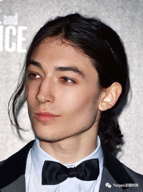 新晋机车男孩(全世界最酷的崽,宝藏男孩ezra miller)