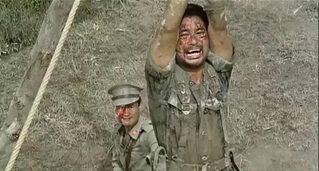 1986年，吴宇森拍摄第一部枪战片，因拍摄中实弹伤人，电影被雪藏