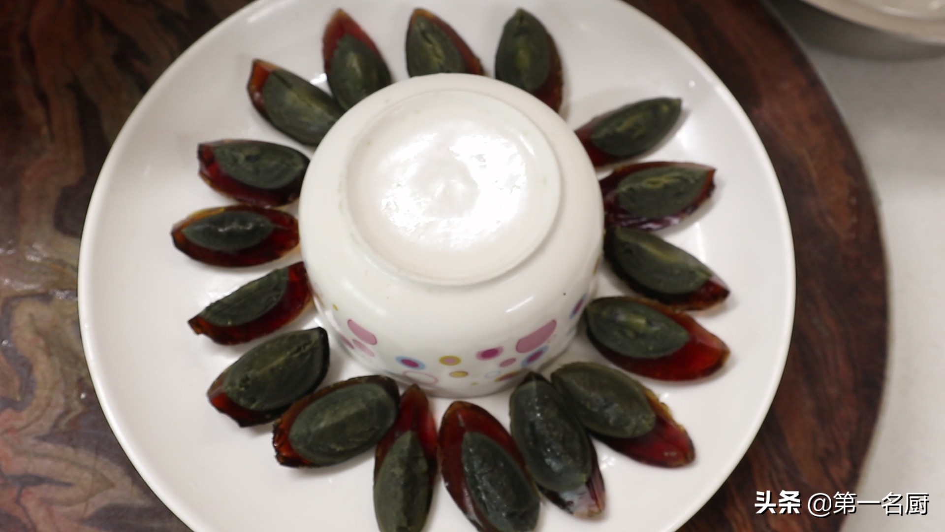 皮蛋豆腐涼拌的做法,皮蛋豆腐涼拌的做法 家常