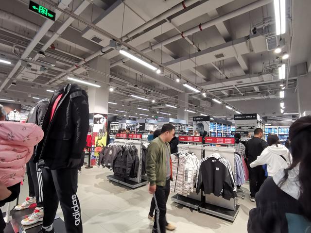少花钱买牌子货？西安这3家大型奥特莱斯满足你，逛一天都逛不完