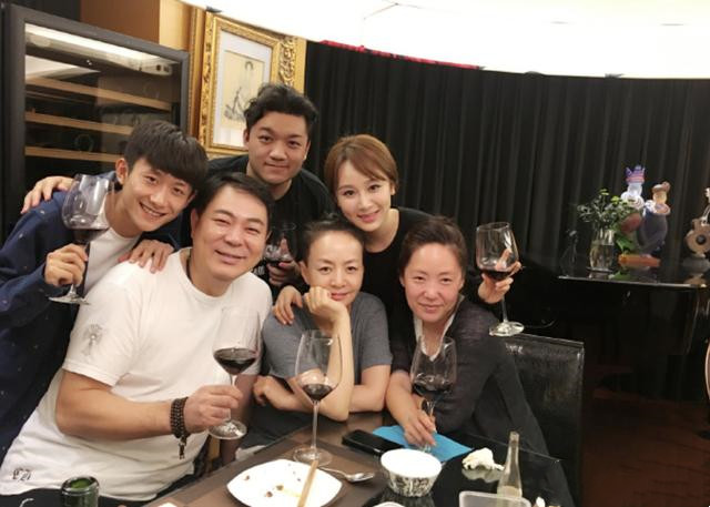 《家有儿女》播出16年，张一山杨紫走红，“小雨”尤浩然为啥糊了