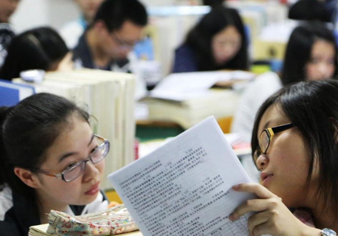 不同学历毕业生月薪差别多大？看完图就知道了，中考真的很重要