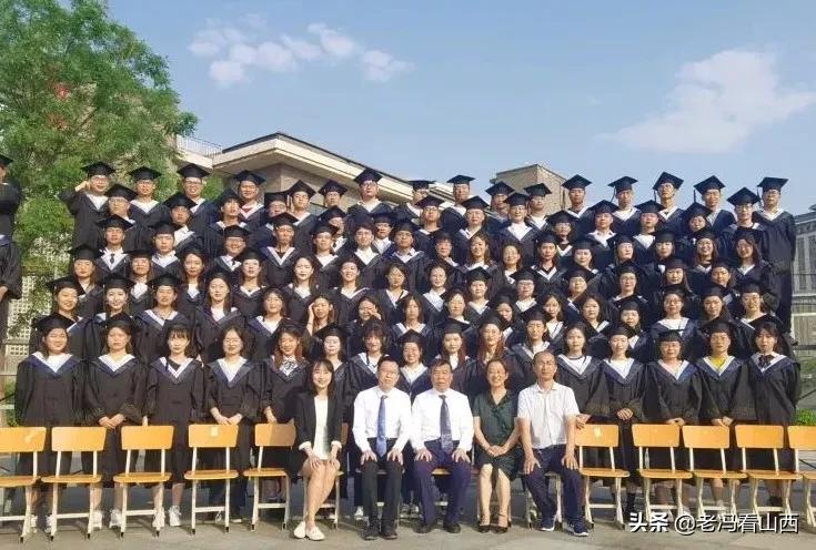 山西中医药大学2021年毕业典礼暨学位授予仪式在杏林体育场举行