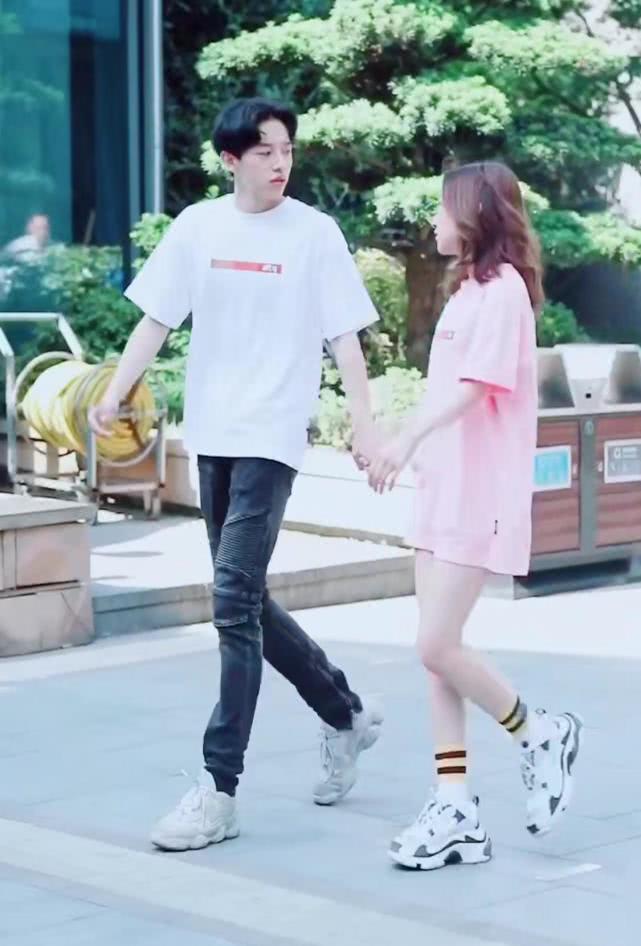 特步有沒有什么好看的女款粉色鞋（現在流行“牛奶味”的特步鞋？女生一穿就變甜，男生看后想寵她）