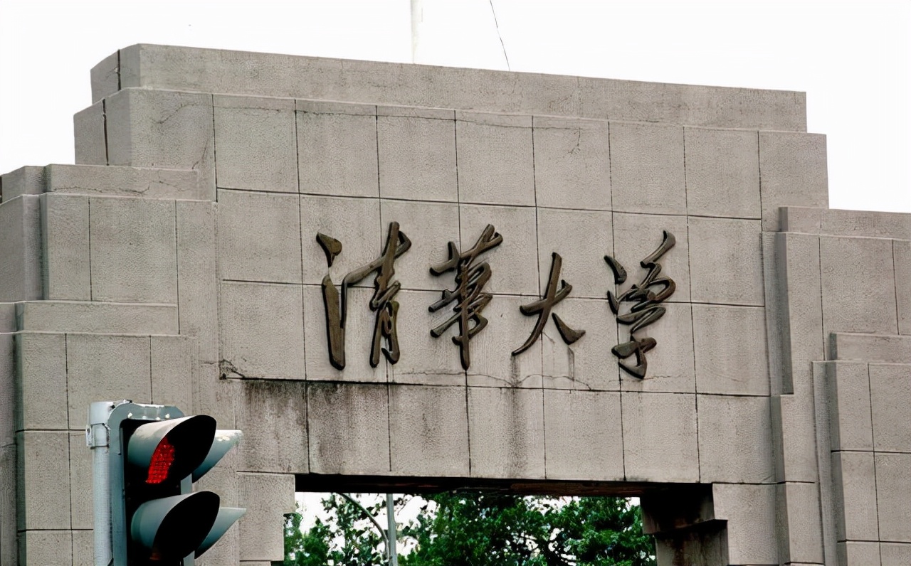 清华“特等奖学金”评选公布，杨倩入围引发争议，体育好就够格？