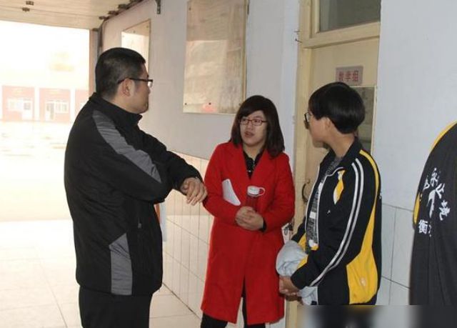 孩子在学校被同学欺负，父母只需做一件事，娃以后再也没人敢惹