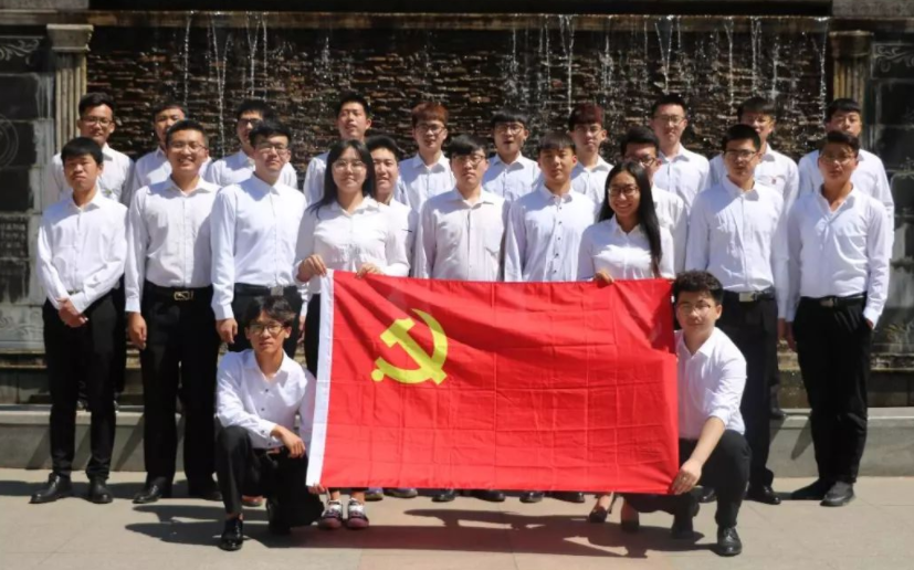 大学生想入党要做哪些准备？关键是找对人，辅导员还是党支书？