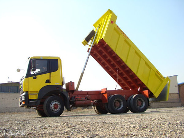 10年前国内淘汰的自卸车它们还在用，看看伊朗五花八门的拼装卡车