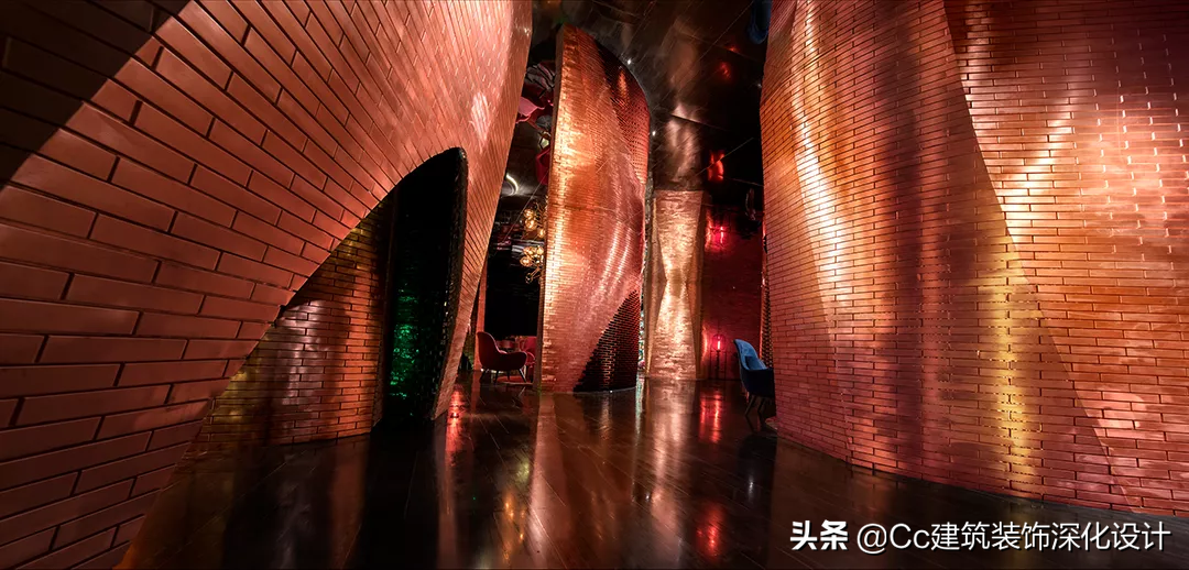 「材料」明明是块瓷砖却有着金属的光泽和质感！太飒了