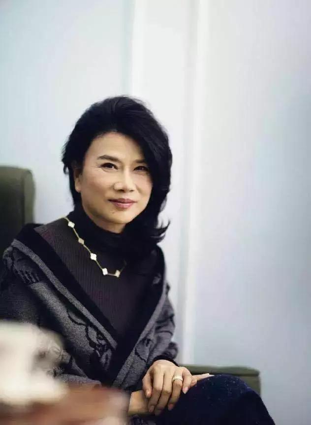 原来我不愿做女强人，却不得不扛起一切，只为活出尊严与底气。