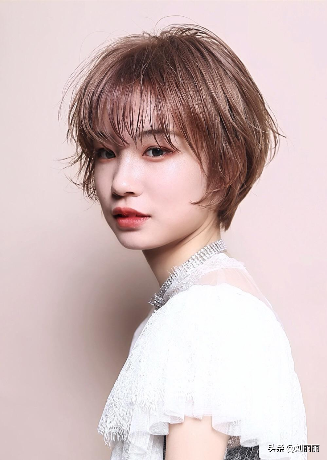 短碎发发型图片女(2020精选短中长发型22款) - 赤虎壹号