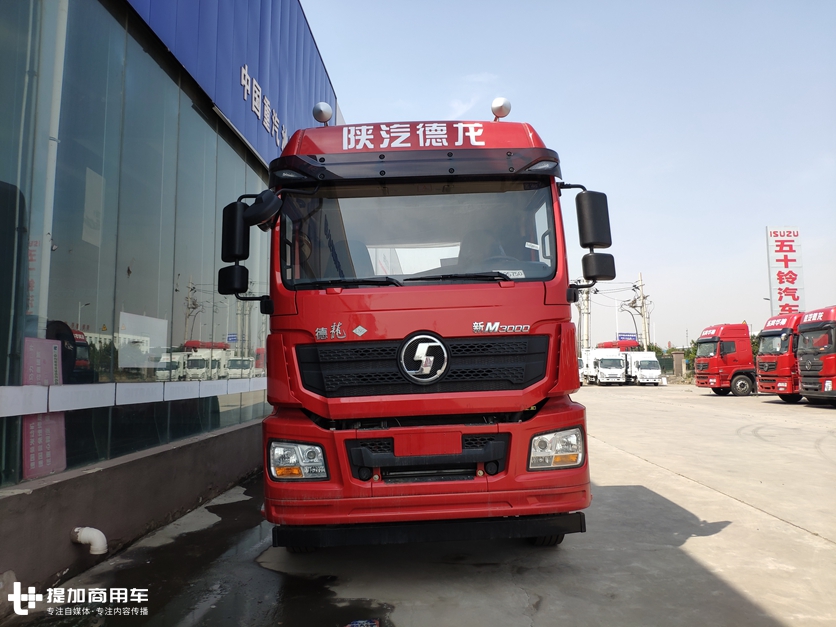 陕汽旗下这两款LNG牵引车，一个配潍柴一个配玉柴，到底谁更强？