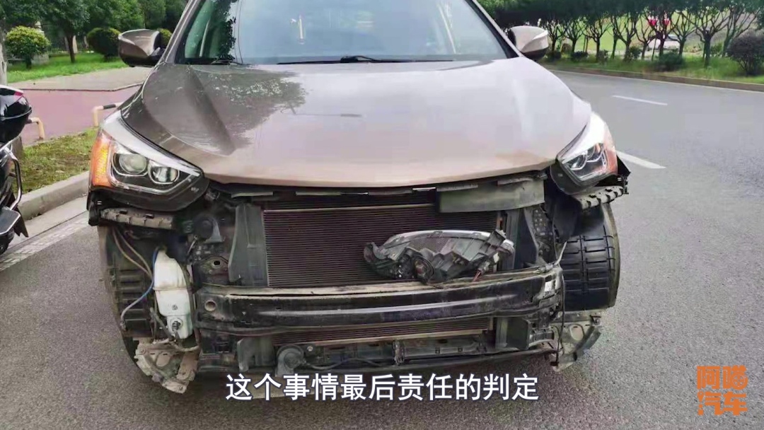 两车同时转弯相撞，谁的责任更大一些？记住这个车道多半是全责