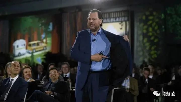 马斯克穿纪梵希变时髦，中年男富豪都爱穿什么牌子？