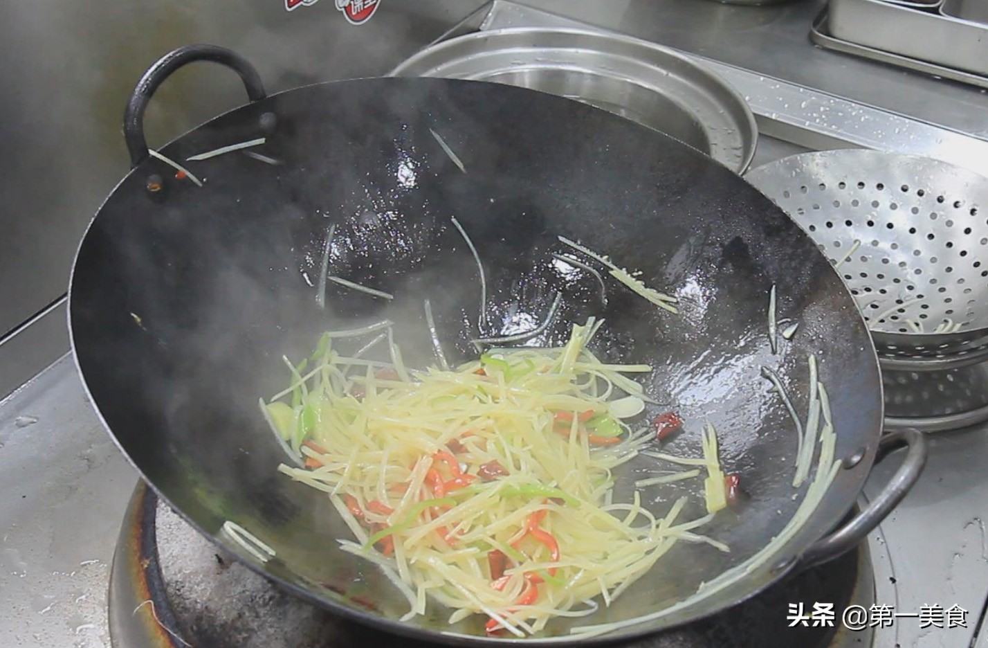 酸辣土豆丝的做法及步骤，家常酸辣土豆丝清脆又开胃