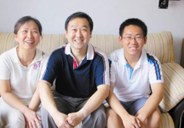 河南高考理科状元姚宏翔，曾当过12年班长，半夜开导同学