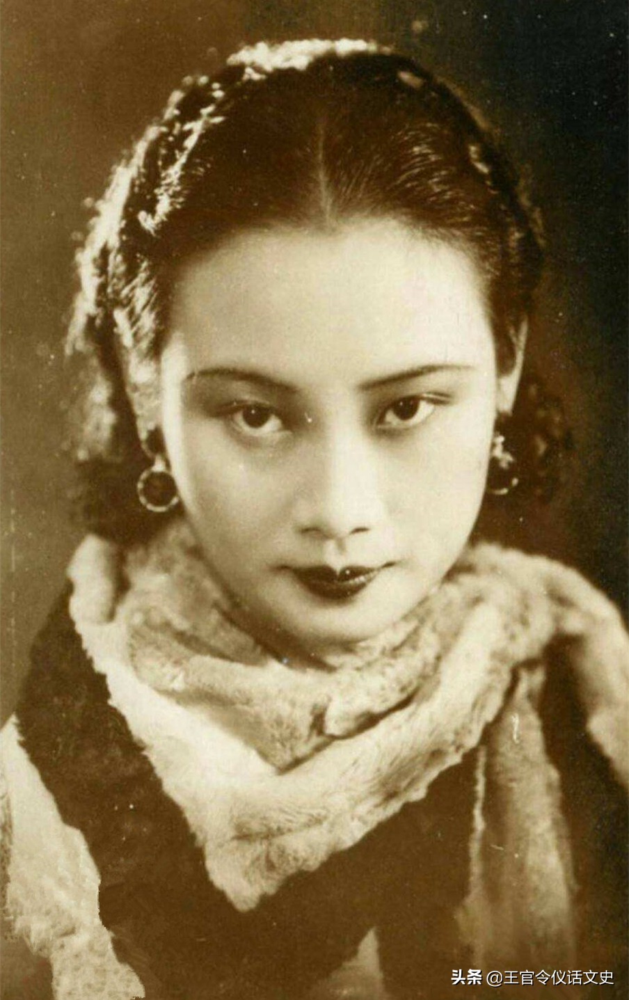 大学生艳史（美貌不输胡蝶的胡萍）