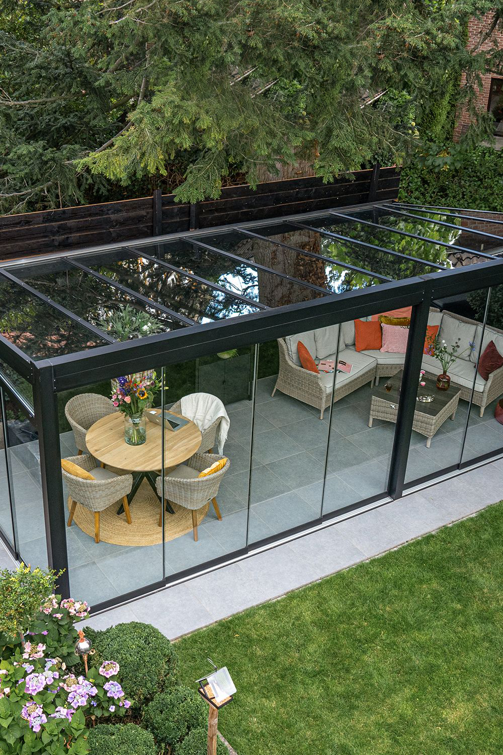 阳光房合集:玻璃房解决了业主对花园庭院担心的问题,好看又实用