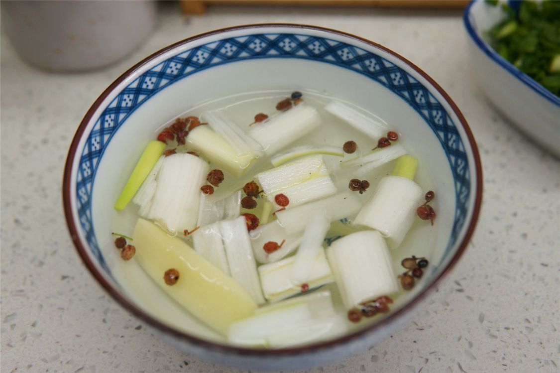 饭店包饺子的3个窍门，馅料还真有讲究，难怪饱满多汁，个个鲜香