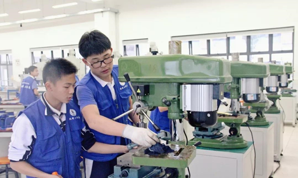 这所冷门学校，毕业生月薪过万，中年人看完想回炉重造