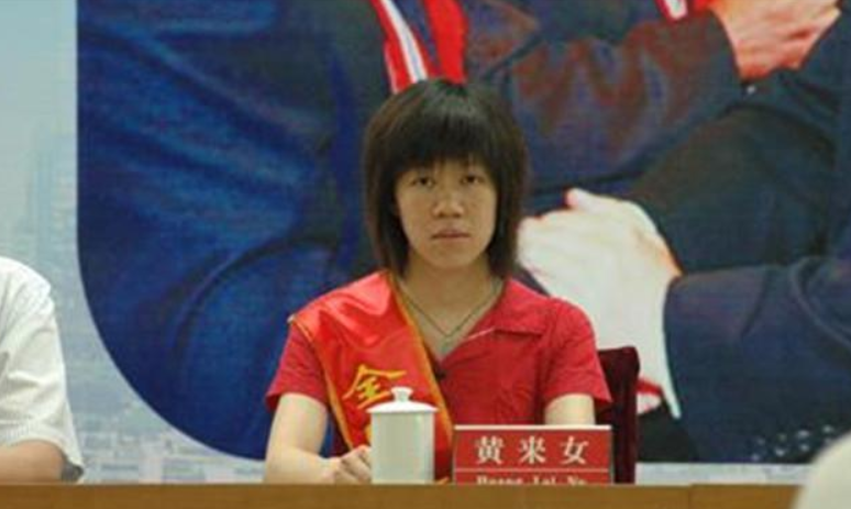 黄来女出身寒门，763分考上武大，背着瘫痪父亲上学，后来怎样了