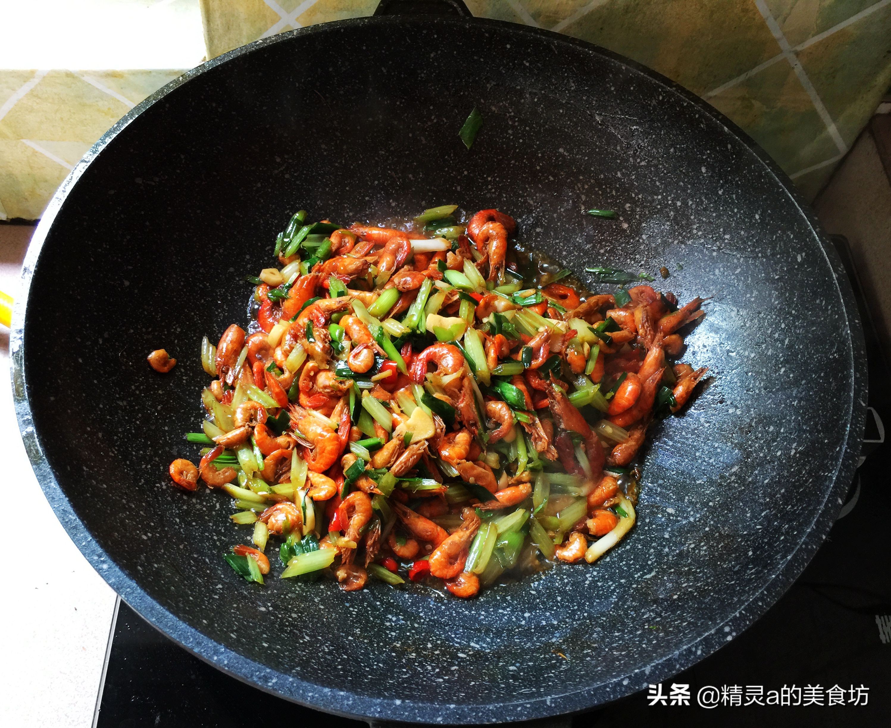 小河虾最美味的做法，又香又鲜，连壳一起吃，补钙又下饭，真好吃